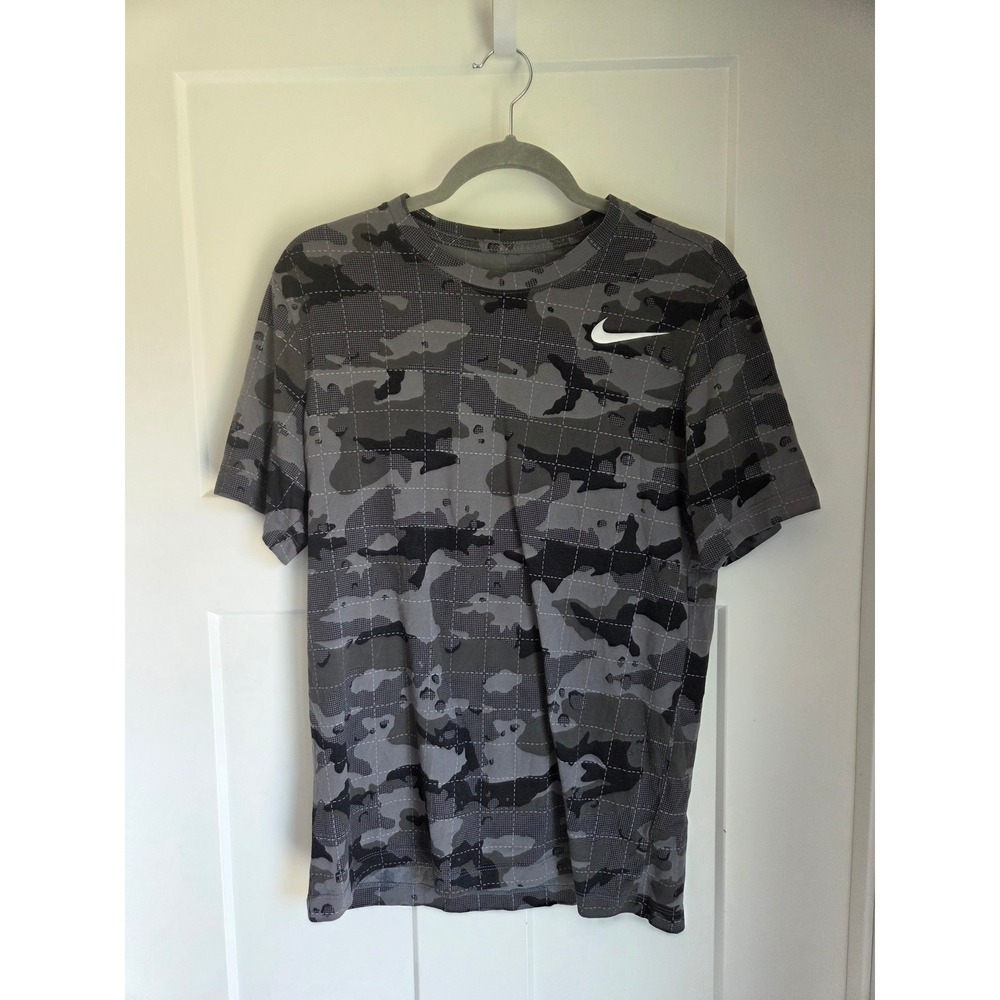 Nike Dri-FIT Mens Camo Training T-Shirt Gray Black Grid Swoosh CU8042-084 Medium